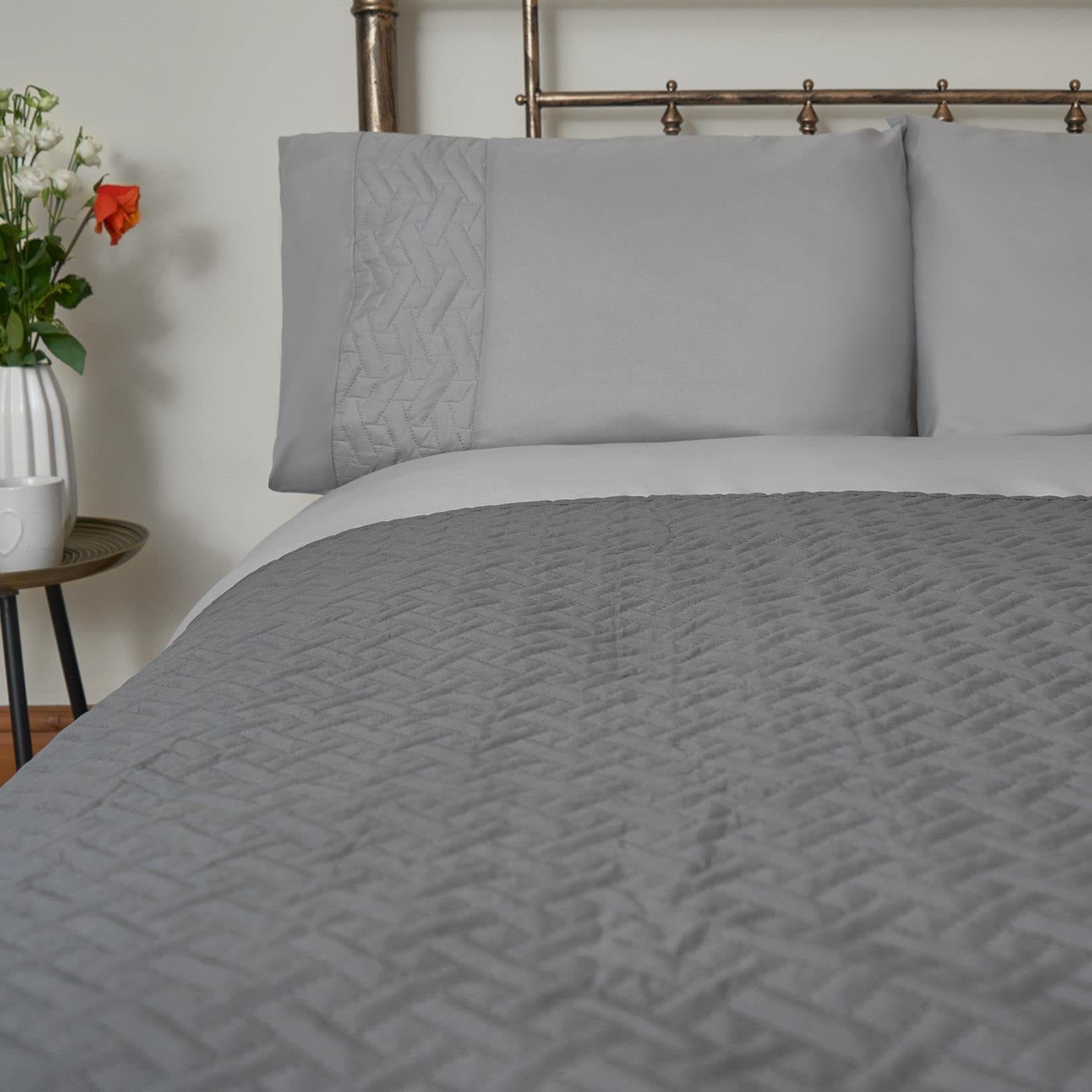 Brentfords Geo Quilted Bedspread Blanket Pinsonic Throw Large Sofa Comforter